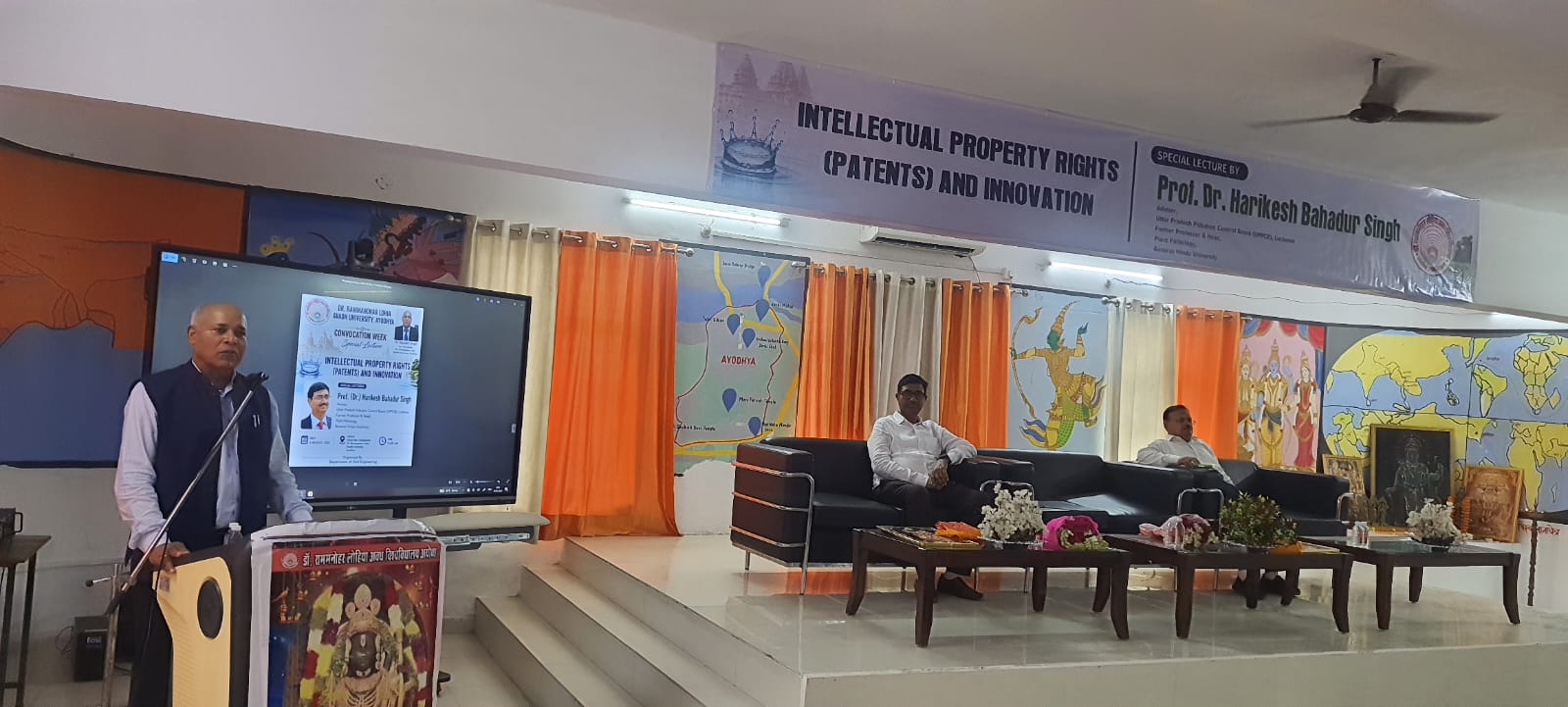 सिविल इंजीनियरिंग विभाग द्वारा ‘बौद्धिक संपदा अधिकार (पेटेंट) एवं नवाचार’  विषय पर विशेष व्याख्यान की अध्यक्षता करते हुए कुलपति जी