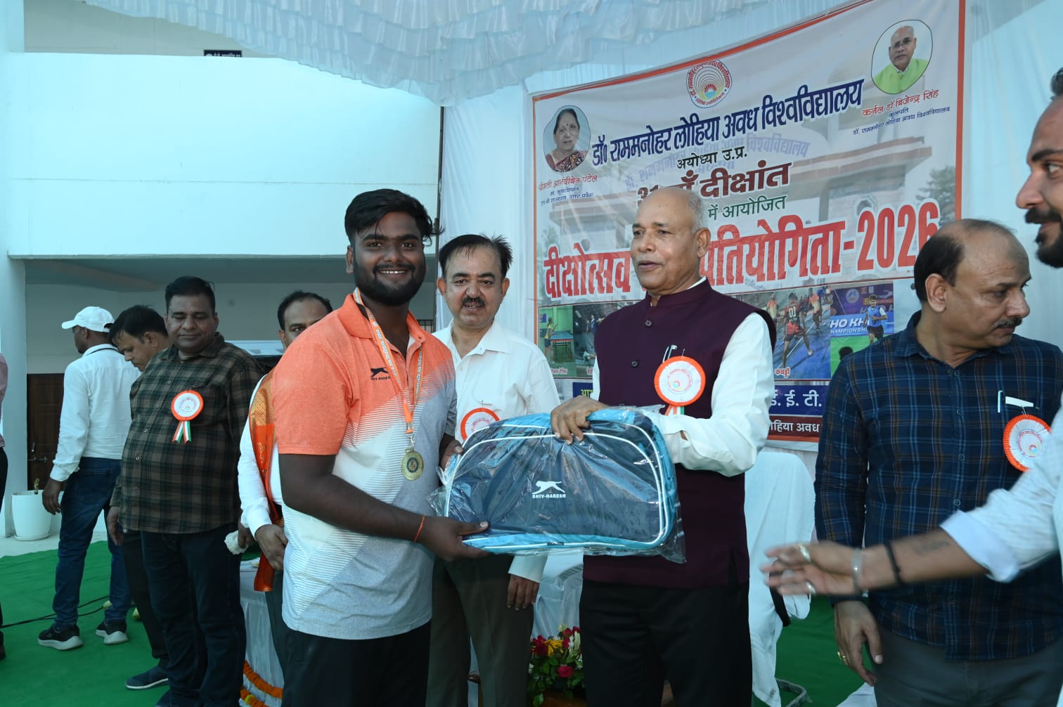 31वें दीक्षांत समारोह के उपलक्ष्य में आयोजित पांच दिवसीय "दीक्षोत्सव खेल प्रतियोगिता–2026" का शुक्रवार को समापन हुआ कुलपति जी ने उत्कृष्ट प्रदर्शन करने वाले विजेता एवं उपविजेता खिलाड़ियों को मेडल व पुरस्कार प्रदान कर सम्मानित किया।