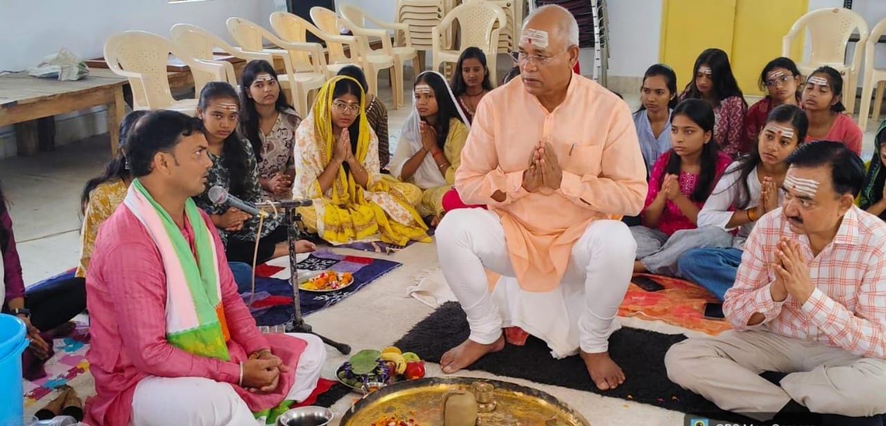 आचार्य नरेंद्र देव महिला छात्रावास में रुद्राभिषेक कार्यक्रम का आयोजन किया गया। कार्यक्रम में भगवान शिव की विधिवत पूजा-अर्चना हुई