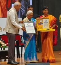कुलाधिपति श्रीमती आनंदीबेन पटेल की अध्यक्षता में एमओयू कार्यक्रम का आयोजन किया गया। कार्यक्रम में इन्फ्लिबनेट की निदेशक प्रो  देविका पी मदल्ली एवं विश्वविद्यालय के कुलपति कर्नल डॉ बिजेंद्र सिंह  कुलसचिव विनय कुमार सिंह के मध्य समझौता ज्ञापन (एमओयू) हस्ताक्षरित हुआ।