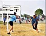 अयोघ्या अवध विवि मे खो खो प्रतियोगिता में जीत के लिए संघर्ष करती प्रमिभागिनी