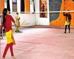 अंतर विभागीय खेल प्रतियोगिता के बैडमिंटन मैच में हिस्सा लेते प्रतिभागी